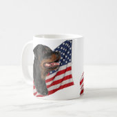 ロットワイラーの頭部および米国旗 コーヒーマグカップ (正面左)