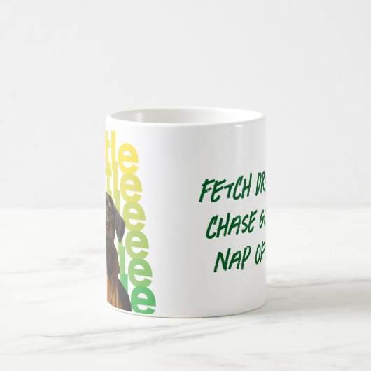 ロットワイラーはトラックスーツのコーヒーマグを着ている コーヒーマグカップ (中央)