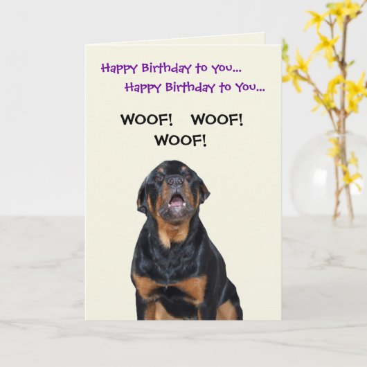 ロットワイラーは郵便配達員のバースデー・カードを見ます カード (黄色い花)