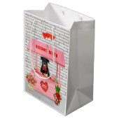 ロットワイラードッグバレンタインデーキスをするス ミディアムペーパーバッグ (裏面アングル)