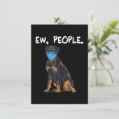 ロットワイラー新人犬が顔マスクを着ける サンキューカード (スタンド正面)