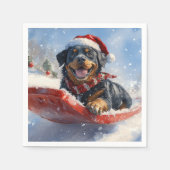ロットワイラー犬のソリで雪のクリスマス スタンダードカクテルナプキン (正面)