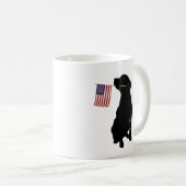 ロットワイラー米国旗を掲げる コーヒーマグカップ (正面右)