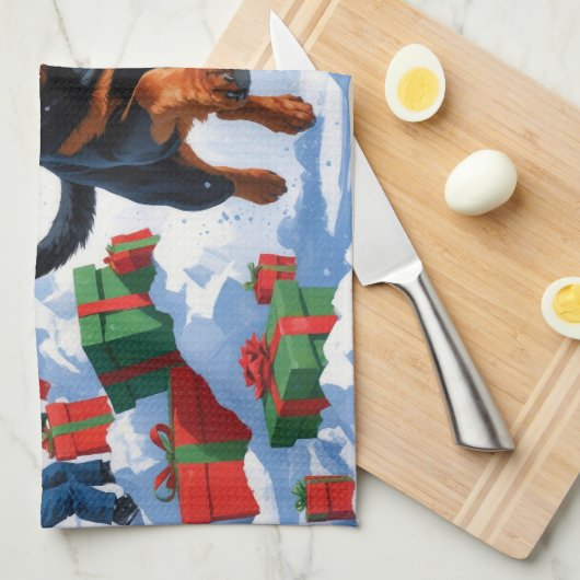 ロットワイラー走のクリスマス帽子と雪の中 キッチンタオル (四つ折り)