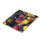 ロッ葉キー山地の地衣で覆われた岩の上の タイル (側面)