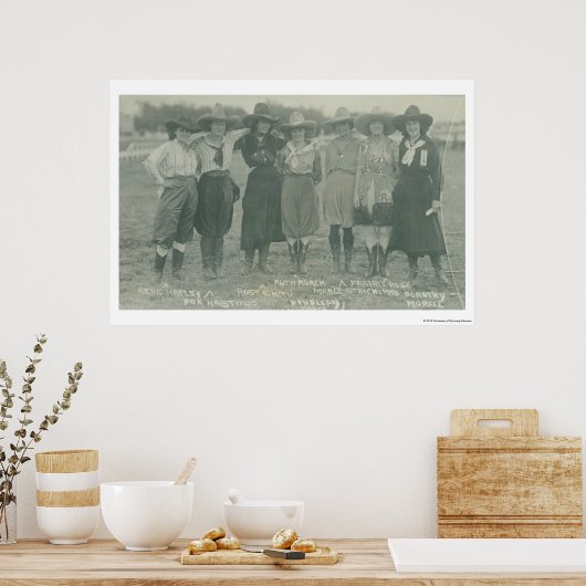 ロデオの女性のカーボーイ7人が写真を撮るポーズ。 ポスター (キッチン)