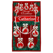 ロデオオーナメントオンレッドホリデー抱き枕 スモールペーパーバッグ (正面)