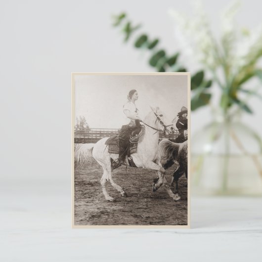 ロデオ女性のカーボーイヴィンテージ写真 ポストカード (スタンド正面)