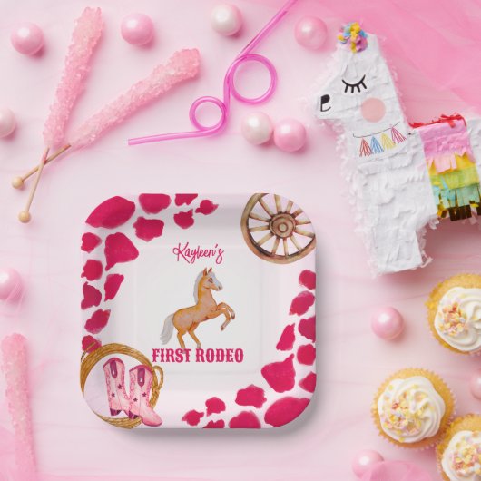 ロデオ女性のカーボーイ誕生日ピンクの牛のパターンのポニー ペーパープレート (パーティー)