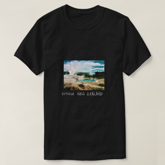 ロトルア·ニュージーランドの旅行Tシャツ Tシャツ (デザイン正面)