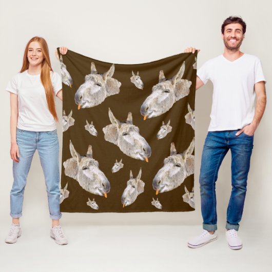 ロバおもしろいーの食べ物はニンジンだ フリースブランケット (インサイチュ)