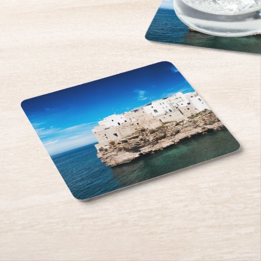 ロバがPugliaで崖で収容するPolignano スクエアペーパーコースター (アングル)