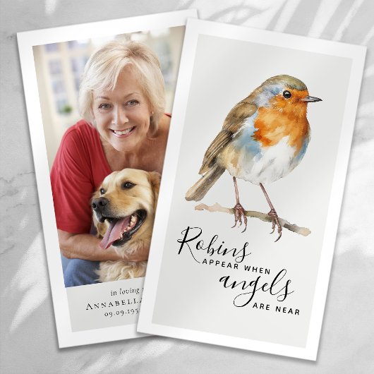 ロビンがメモリアルカードの近くで天使のように見える