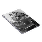 ロビンとバットマンがバットモービルに立つ ノートブック (右側)