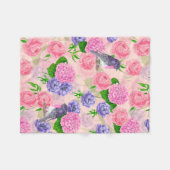 ロビンと花、水彩模様 フリースブランケット (正面(横))