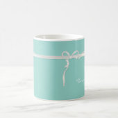 ロビンの卵の白いリボンが付いている青い宝石箱 コーヒーマグカップ (中央)