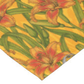 ロビンスとユリの花、オレンジと緑 テーブルクロス (アングル)