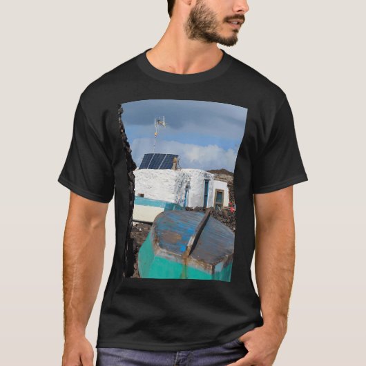ロボス島の釣り用コテージ 縦 Tシャツ (正面)