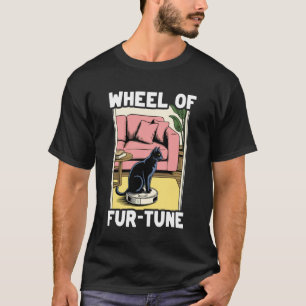 ロボット掃除機に乗った毛玉運勢の猫 Tシャツ