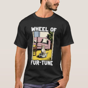 ロボット掃除機に乗った毛玉運勢の猫 Tシャツ