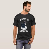 ロボット掃除機の上の幸運の車輪の猫 猫4 Tシャツ (正面フル)