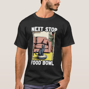 ロボット掃除機の上の猫 次はフードボウルだね Tシャツ