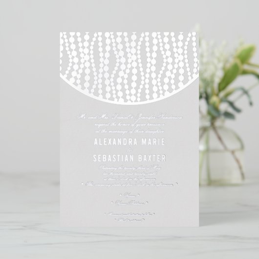 ロマンエレガントティックなスクリプ結婚トのグレー真珠 箔招待状 (立ち正面)