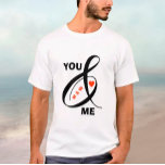 ロマンカスタムティックイニシャルハート Tシャツ<br><div class="desc">特別なユニークTシャツ – -イニシャルと赤いハートとアンパサンドと"YOU AND ME"あなたのつながりをハイライトすファンシーる。愛表現とスタイルに対する愛情と今日の特別な作り。素晴らし誕生日や休日の贈り物デザインに関するご質問は、charmdesignstudio@rcn.com宛にメールをお送りください。</div>