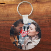 ロマンス |写真をアップロードする名前と日付 キーホルダー (正面)