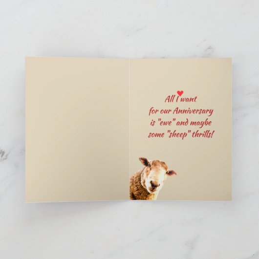 ロマンチックおもしろいな記念日の羊の動物のユーモア シーズンカード (内部)