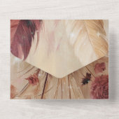 ロマンチックかわいらしレッドクリームボホフェザー結婚ズ オールインワン招待状 (裏面)