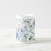 ロマンチックでかわいいラベンダーパープルホワイトの花 ボーンチャイナマグカップ (正面)