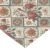 ロマンチックでシックな赤いバラと緑のタイル ロングテーブルランナー (コーナー)