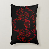 ロマンチックで繊細なゴシック アクセントクッション (正面(垂直))