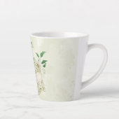 ロマンチックなアイボリー白の花とグリーン カフェラテマグ (右)