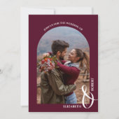 ロマンチックなアーチ型写真 ワインレッドの結婚式 招待状 (正面)