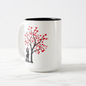 ロマンチックなカップルの愛の木のマグカップ ツートーンマグカップ (正面左)