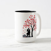 ロマンチックなカップルの愛の木のマグカップ ツートーンマグカップ (正面右)