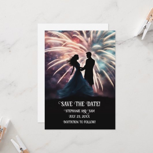 ロマンチックなカップルの花火ダンス Save the Date 招待状 (正面/裏面インサイチュ)