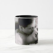 ロマンチックなカップルヴィンテージレトロ写真エレガントラブ マグカップ (中央)
