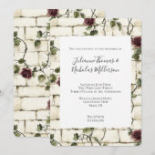 ロマンチックなクリーム色のレンガの壁と赤いバラのウェディング 招待状 (正面/裏面)