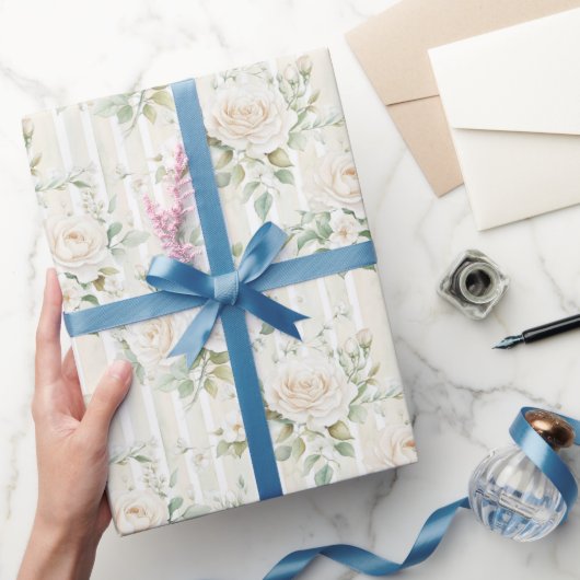 ロマンチックなコーラルピンクと白のバラの花柄ストライプ ウェディング ラッピングペーパー (ギフト)