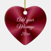 ロマンチックなゴンドラに乗る赤いサテン背景 セラミックオーナメント (裏面)