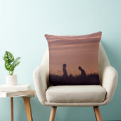 ロマンチックなシルエットの若者達の日没の写真 クッション (椅子)