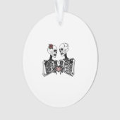 ロマンチックなスケルトンのカップル – ハート手とゴシック オーナメント (正面)