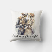 ロマンチックなスケルトンのハロウィーンの後に不気味に クッション (裏面)