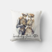 ロマンチックなスケルトンのハロウィーンの後に不気味に クッション (正面)