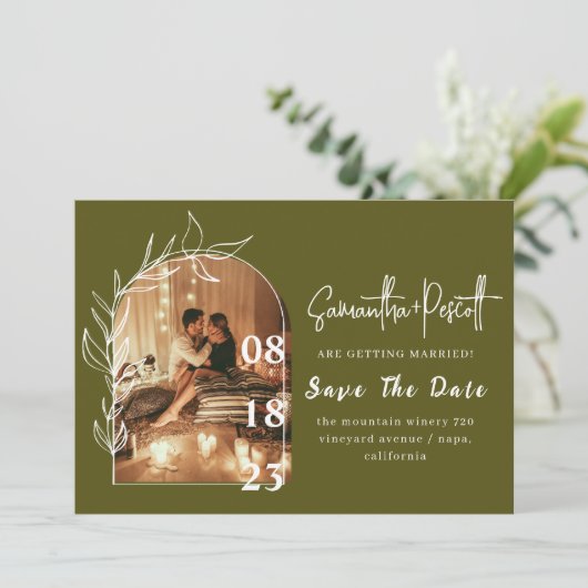 ロマンチックなセージ緑のアーチ日付カードを保存 招待状 (スタンド正面)