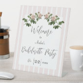 ロマンチックなソフトピンクのバチェロレッテ歓迎 台座サイン (インサイチュ)