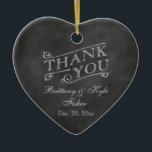 ロマンチックなハートありがとうChalkboard セラミックオーナメント<br><div class="desc">この休日のオーナメントはThank You Favyでチョークボードの背景に印刷さ図解入りの、写真付きのれている。</div>